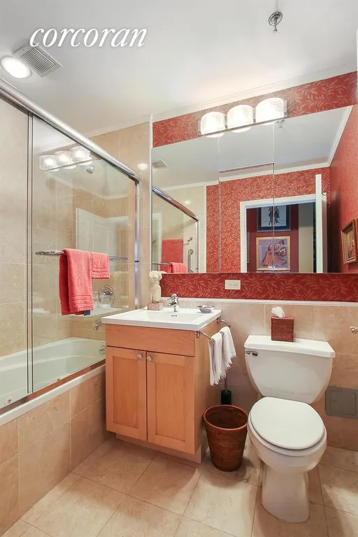 New York City Real Estate | View 203 West 90th Street, 7B | 2nd Bathroom | View 10