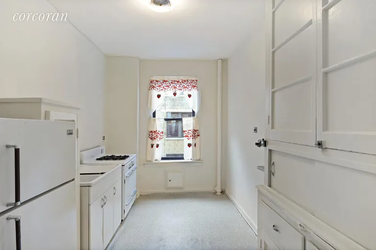 New York City Real Estate | View 870 West 181st Street, 52 | Kitchen | View 5