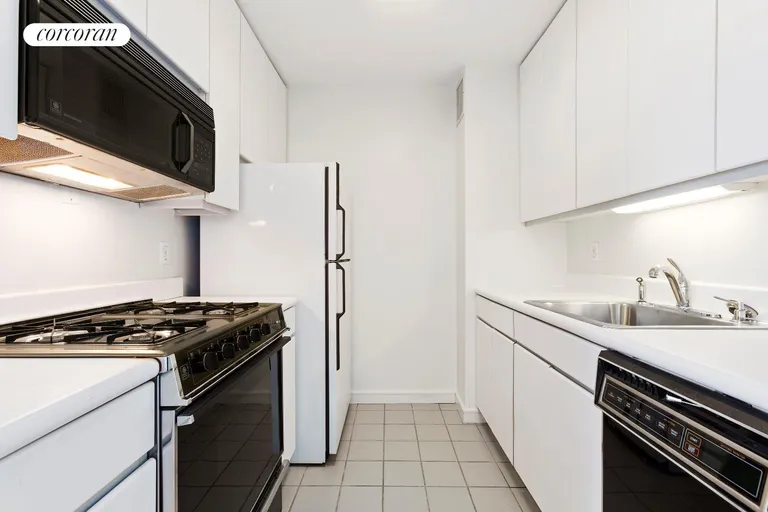 New York City Real Estate | View 311 Greenwich Street, 7C | room 2 | View 3