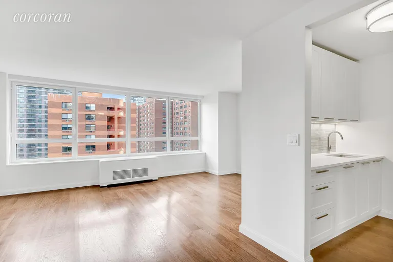 New York City Real Estate | View 200 East 94th Street, 603 | room 2 | View 3