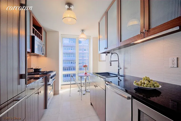 New York City Real Estate | View 250 East 53rd Street, 3002 | room 3 | View 4