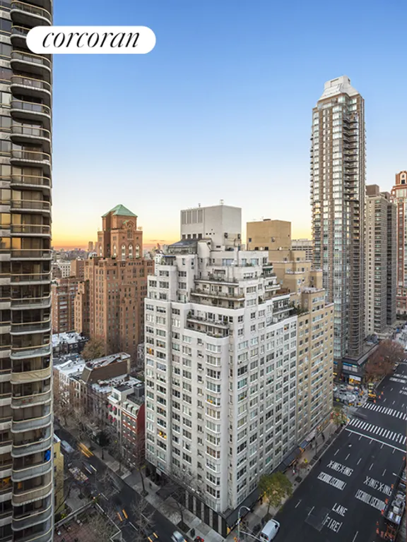 New York City Real Estate | View 200 East 62Nd Street, 21E | 2 Beds, 2 Baths | View 1