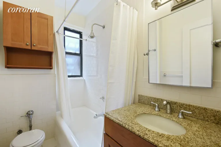 New York City Real Estate | View 860 West 181st Street, 31 | Bathroom | View 10