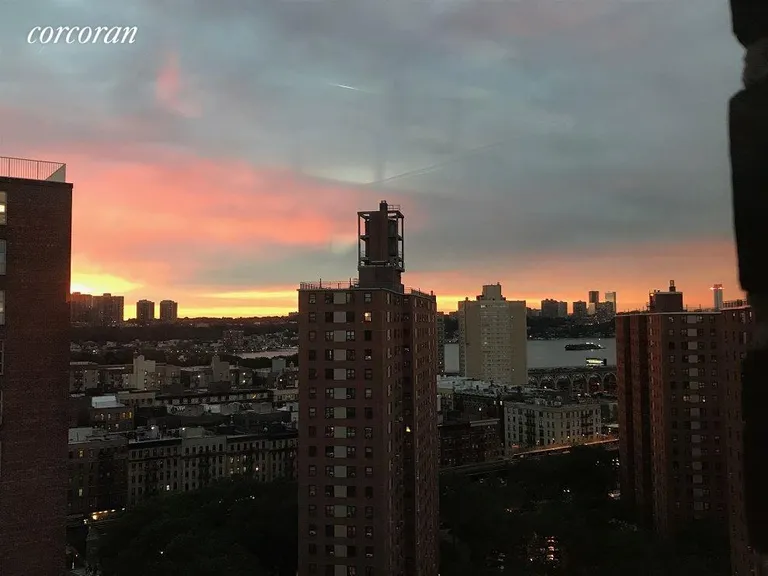 New York City Real Estate | View 80 La Salle Street, 20B | Stunning sunsets | View 7