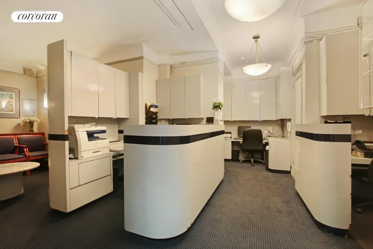 New York City Real Estate | View 791 Park Avenue, 1B | Reception Area | View 4