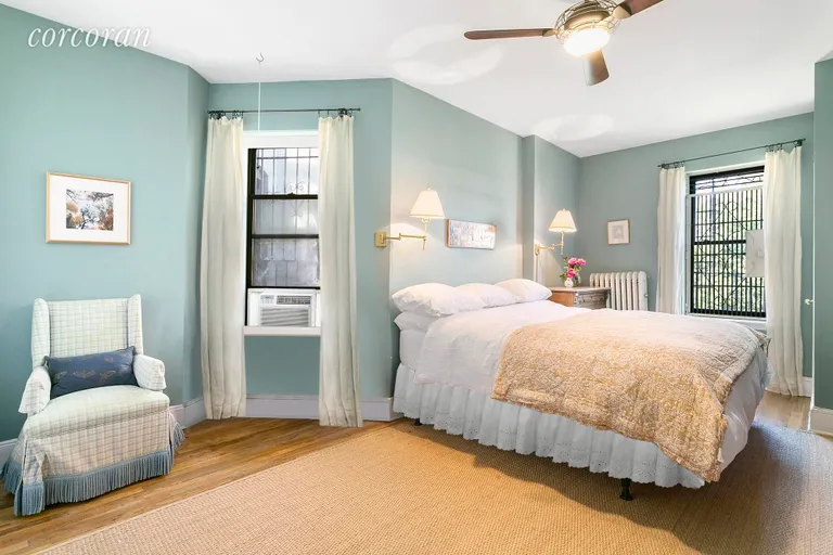 New York City Real Estate | View 679 Vanderbilt Avenue, 4L | Extra Large Master Bedroom | View 5