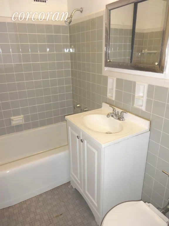 New York City Real Estate | View 175 Willoughby Street, 5H | Full size bath with tub | View 12