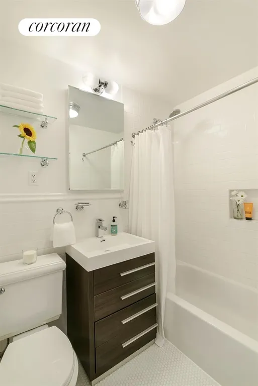 New York City Real Estate | View 412 7th Avenue, 3R | Bathroom | View 5