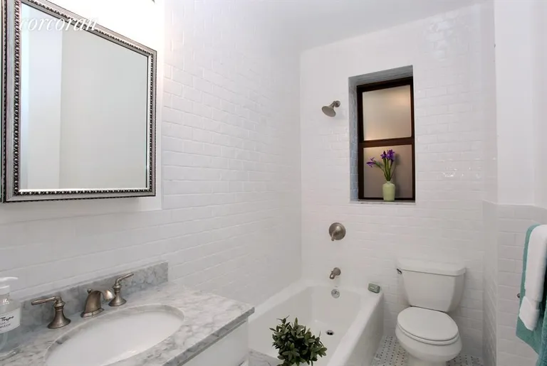 New York City Real Estate | View 255 Eastern Parkway, B6 | Chic design | View 6