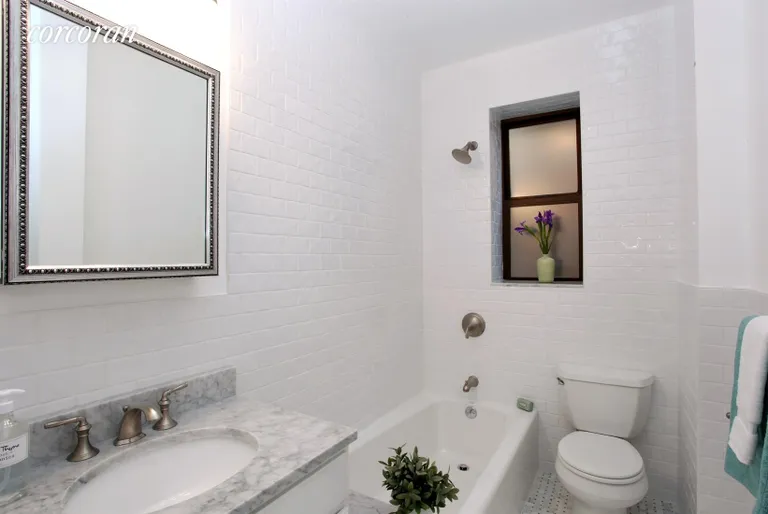 New York City Real Estate | View 255 Eastern Parkway, B6 | Bathroom | View 11
