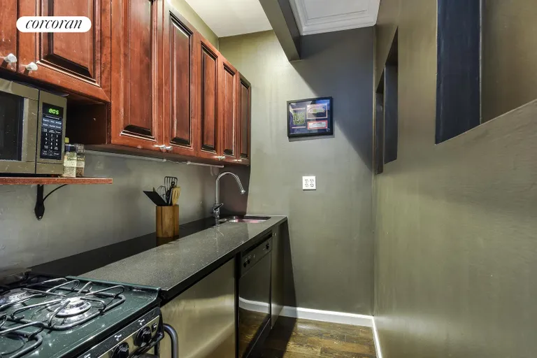 New York City Real Estate | View 186 West 80th Street, 5C | Kitchen | View 4