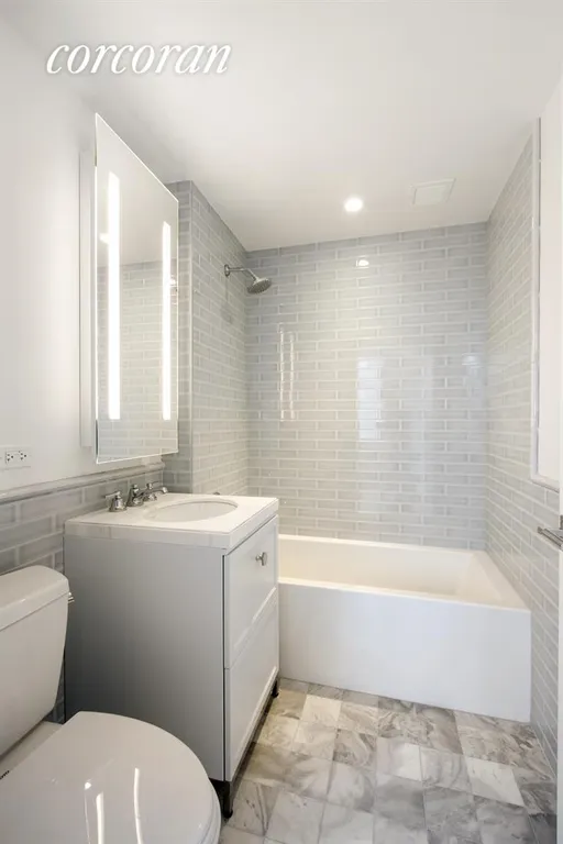 New York City Real Estate | View 389 East 89th Street, 19C | Bathroom | View 5