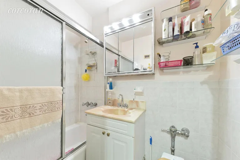 New York City Real Estate | View 415 Beverly Road, 4M | Bathroom | View 6