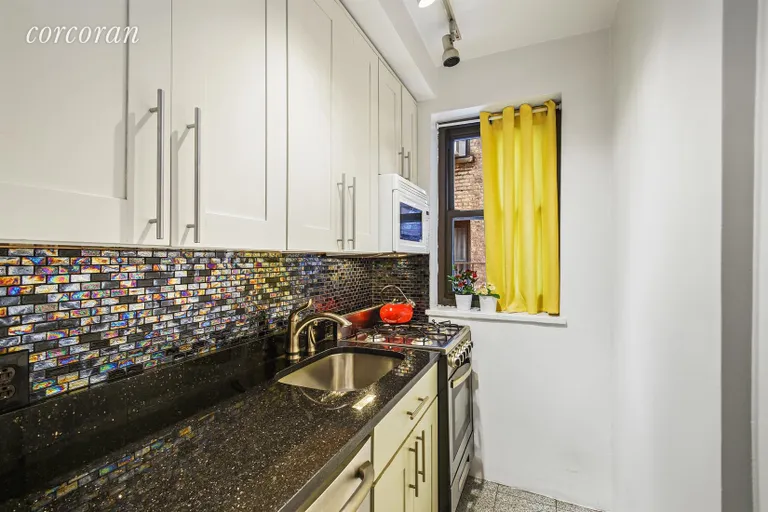 New York City Real Estate | View 155 West 71st Street, 1F | Kitchen | View 2