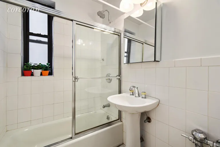 New York City Real Estate | View 155 West 71st Street, 1F | Bathroom | View 4