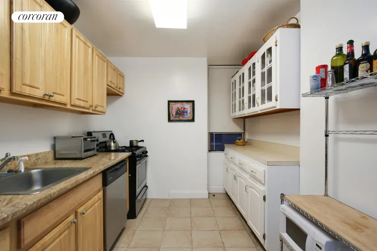 New York City Real Estate | View 211 West 106th Street, 6E | Kitchen | View 8