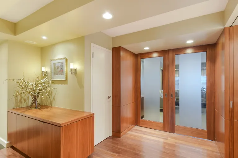 New York City Real Estate | View 200 East 74th Street, 11B | Foyer | View 5