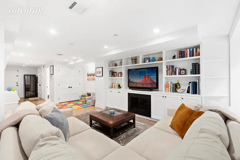 New York City Real Estate | View 862 Carroll Street, 1 | Great storage and built-ins | View 6