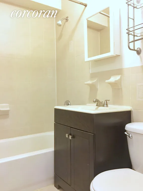 New York City Real Estate | View 477 Classon Avenue, 1A | 1st floor full bathroom | View 6