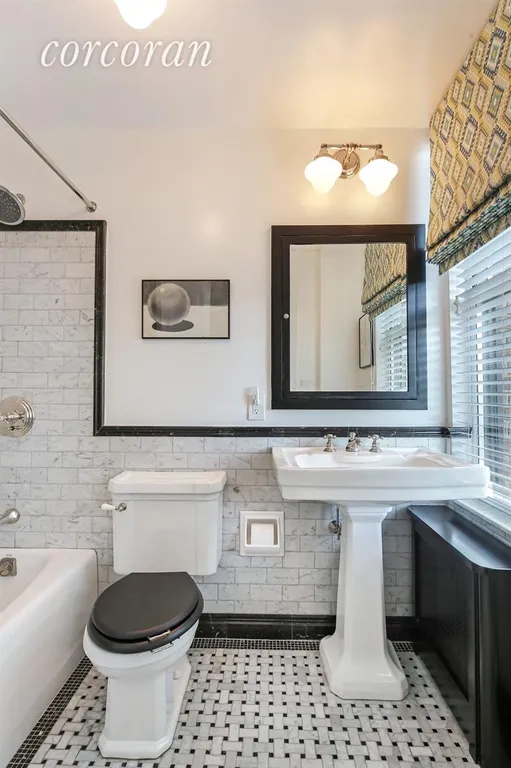 New York City Real Estate | View 1215 Fifth Avenue, 8B | En Suite Bathroom | View 11
