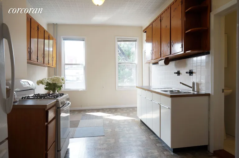 New York City Real Estate | View 30 powers s, 2nd Floor | 3 Beds, 1 Bath | View 1