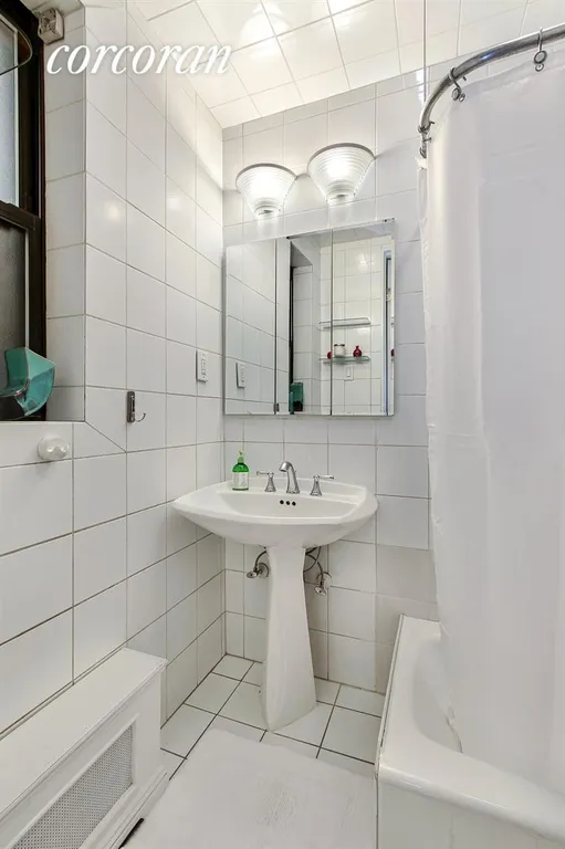 New York City Real Estate | View 52 Riverside Drive, 2C | Bathroom | View 6