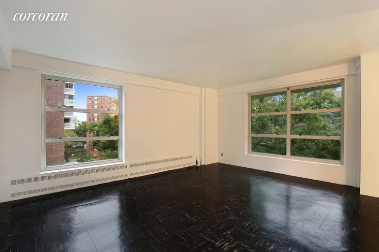 New York City Real Estate | View 80 La Salle Street, 6F | Living Room | View 2