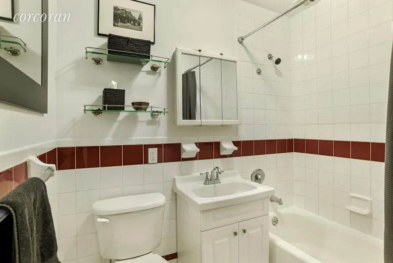 New York City Real Estate | View 259 21st Street, 1E | Bathroom | View 4