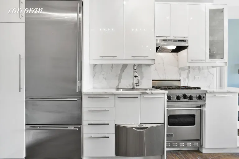 New York City Real Estate | View 20 West 72Nd Street, 906A | Kitchen | View 3