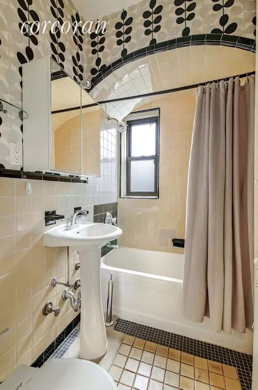 New York City Real Estate | View 922 8th Avenue, 3A | Bathroom | View 4