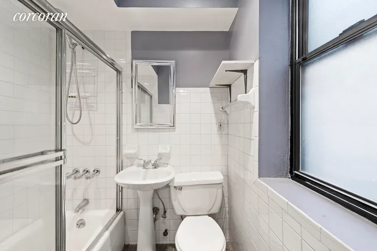 New York City Real Estate | View 220 East 82nd Street, 3RE | Windowed En Suite Bathroom | View 5