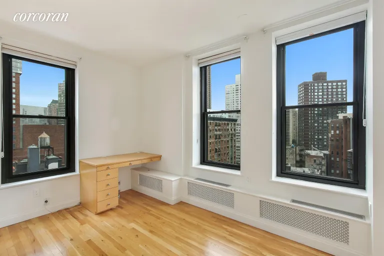 New York City Real Estate | View 104 West 70th Street, PH2 | room 2 | View 3