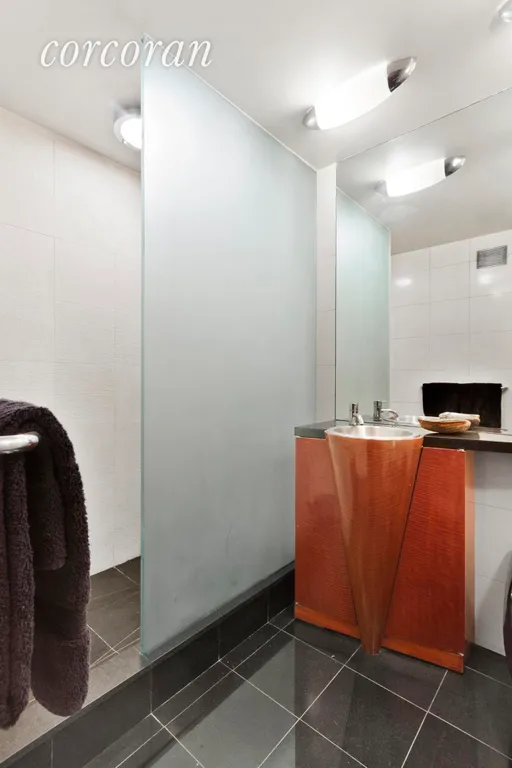 New York City Real Estate | View 201 West 70th Street, PH 42AB | Bathroom 2 | View 15