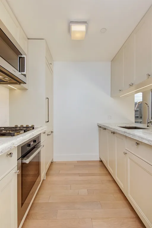 New York City Real Estate | View 389 East 89th Street, 15C | Kitchen | View 9