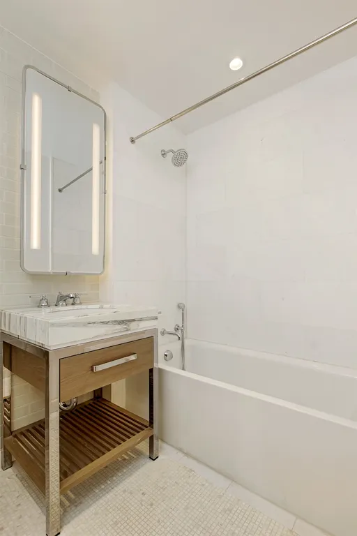 New York City Real Estate | View 389 East 89th Street, 15C | Primary Bathroom | View 10
