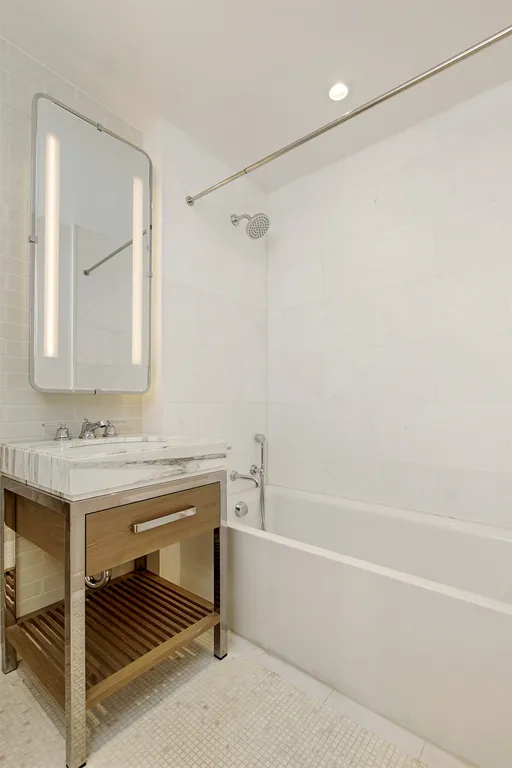 New York City Real Estate | View 389 East 89th Street, 15C | Master Bathroom | View 4
