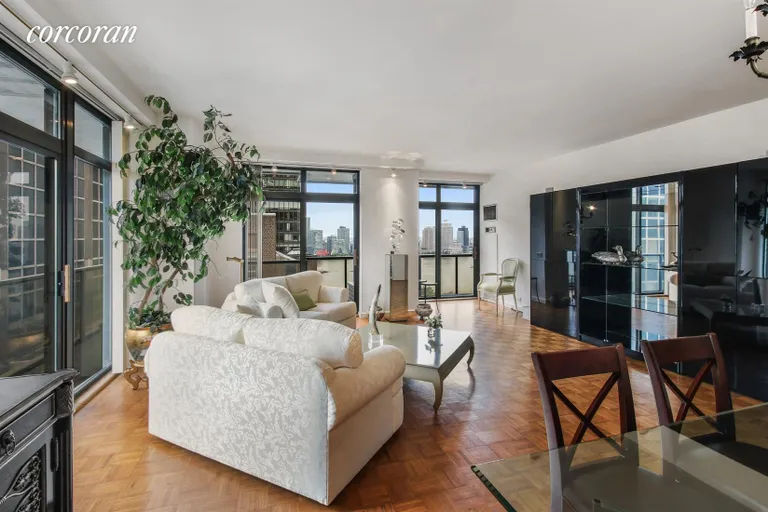 New York City Real Estate | View 100 United Nations Plaza, 20A | 2 Beds, 2 Baths | View 1