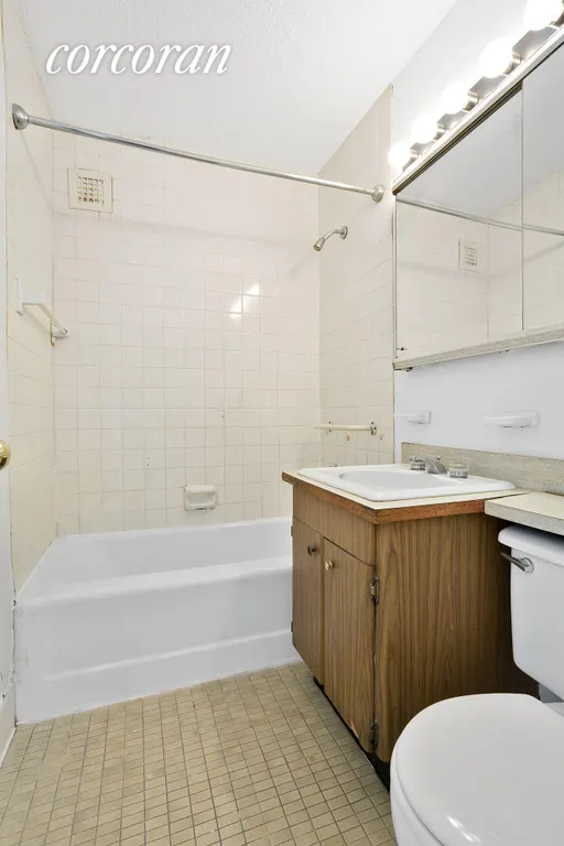 New York City Real Estate | View 115 East 87th Street, 19B | Full Bathroom w/Tub & Shower.  Also a Powder Rm | View 5