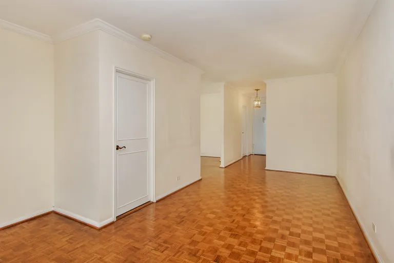 New York City Real Estate | View 180 East End Avenue, 5C | Foyer/Dining Room | View 4