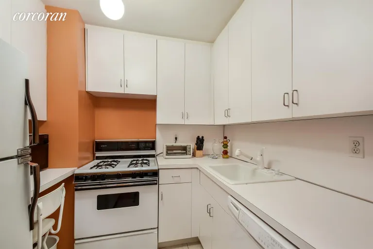 New York City Real Estate | View 305 East 24th Street, 20M | Kitchen | View 6