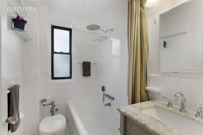 New York City Real Estate | View 230 West End Avenue, 15B | Bathroom | View 4