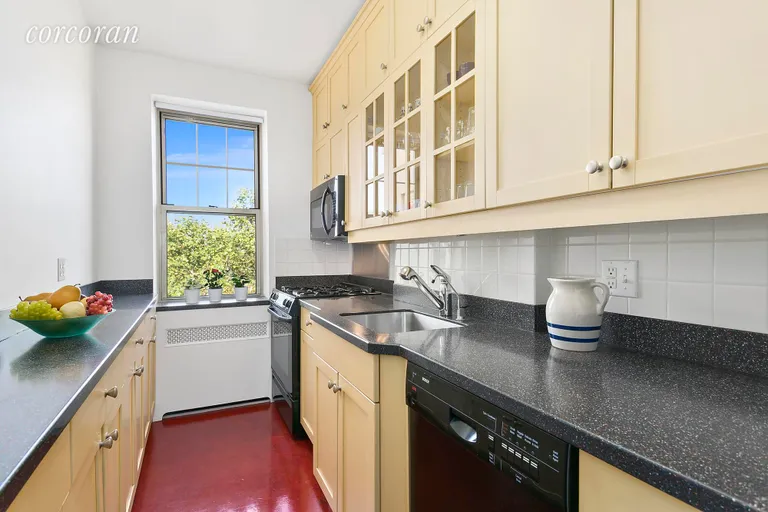 New York City Real Estate | View 730 Fort Washington Avenue, 6M | Kitchen | View 6