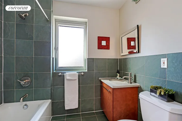 New York City Real Estate | View 35 Underhill Avenue, 6C | Bathroom | View 9