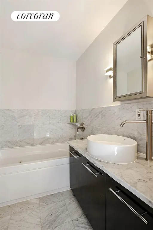 New York City Real Estate | View 35 Underhill Avenue, 6C | Master Bathroom | View 7
