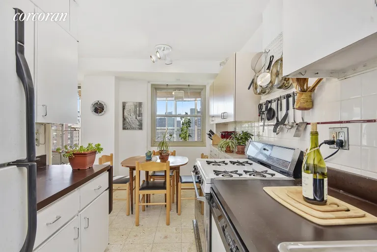 New York City Real Estate | View 80 La Salle Street, 21F | Kitchen / Dining Room | View 3