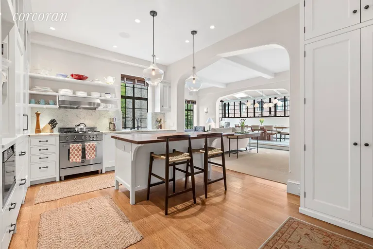 New York City Real Estate | View 40 West 67th Street, 10A | Eat in Kitchen | View 3