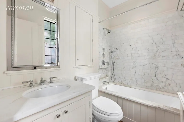 New York City Real Estate | View 40 West 67th Street, 10A | Master Bathroom | View 14