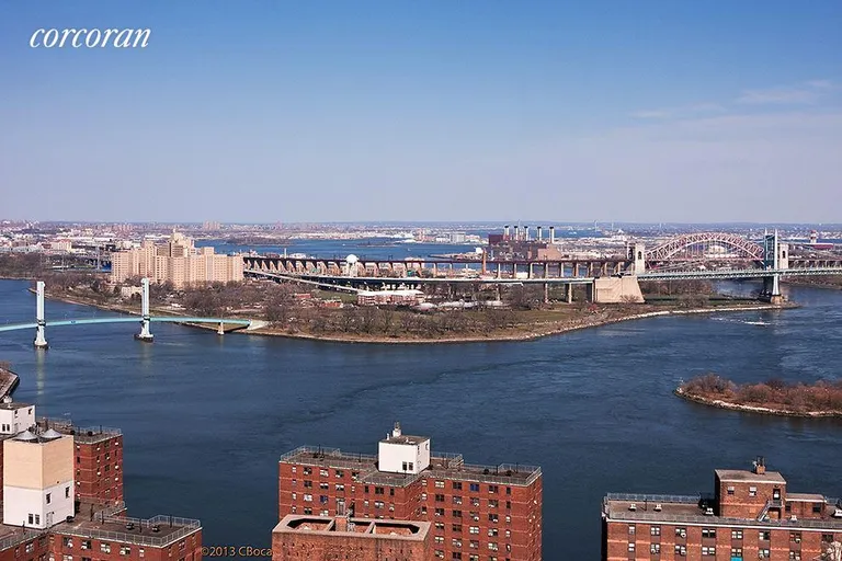New York City Real Estate | View 333 East 91st Street, 19D | River & city views from the Rooftop Terrace | View 13