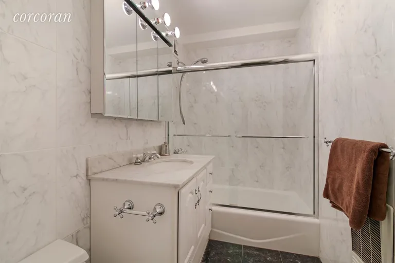 New York City Real Estate | View 200 East 57th Street, 9E | Master Bathroom | View 5
