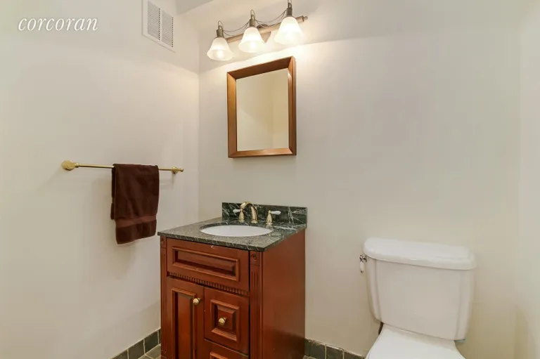 New York City Real Estate | View 200 East 57th Street, 9E | Bathroom | View 6